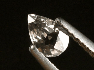 Saphir 0,48 Ct. Naturfarbe Tropfen Tansania