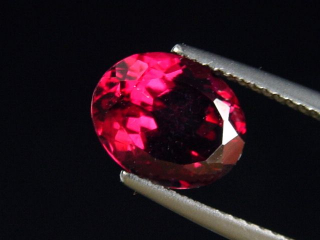Rhodolite Garnet 3,45 Ct. fine red purple oval
