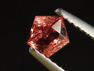 Spinell 0,54 Ct. Sammlerschliff seltene Padparadscha Farbe Sri Lanka