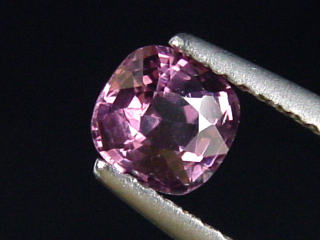 Spinell 0,83 Ct. Kissenschliff 5,5 x 5 mm Sri Lanka