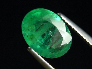Smaragd 2,10 Ct. feines Grün 10 x 7,5 mm Oval Kolumbien