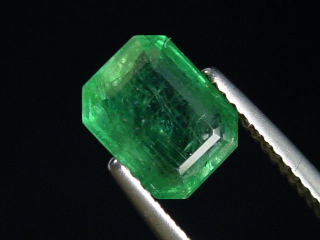 Smaragd 1,90 Ct. feines Grün 8 x 6 mm Oktagon Kolumbien