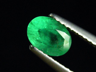 Emerald 0,74 Ct. fine green oval Colombia