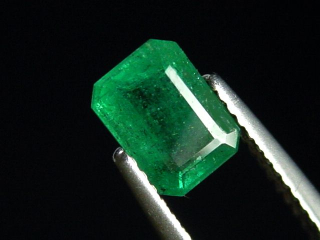 Smaragd 1,20 Ct. feines Grün 7 x 5 mm Oktagon Kolumbien
