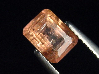 Imperialtopas / Imperial Topas rosa orange 1,48 Ct. Oktagon 7 x 5 mm Brasilien