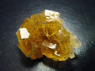 Fluorit Stufe 42 mm orange Kristalle - Asturien, Spanien