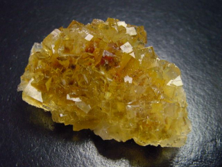 Fluorit Stufe 48 mm orange Kristalle - Asturien, Spanien