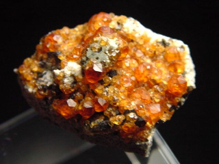 Spessartit Granat Stufe 33 mm - China
