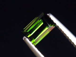 Verdelith / grüner Turmalin 0,69 Ct. Baguette 6 x 3,5 mm Brasilien