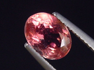 Rubellit / roter Turmalin 1,41 Ct. Oval 8 x 6 mm Brasilien