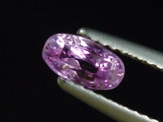Saphir violett 0,79 Ct. Oval 6,5 x 3,5 mm Sri Lanka