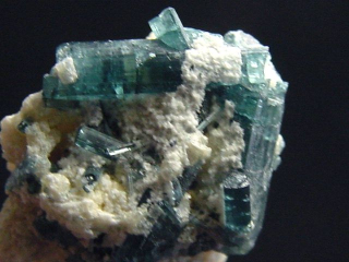 Indigolith Turmalin Stufe 21 mm - Minas Gerais, Brasilien