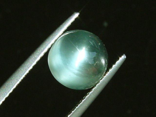 Prehnite cat's eye 4,14 Ct. - oval cabochon Australia