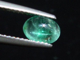 Smaragd Katzenauge 0,78 Ct. Oval Cabochon Kolumbien
