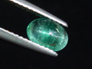 Smaragd Katzenauge 0,78 Ct. Oval Cabochon Kolumbien