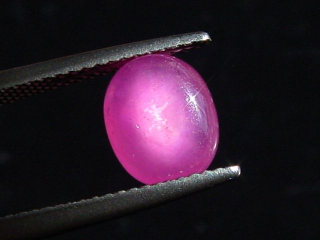 Star Ruby 2,75 Ct. oval cabochon - rosered - treated