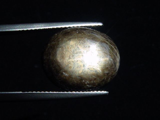 Sternsaphir 21,31 Ct. schwarz golden 17 x 14 mm Oval Cabochon