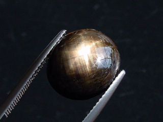 Star Sapphire 12,20 Ct. black golden cabochon