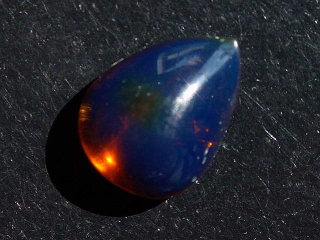 Blauer Bernstein 13,60 Ct. - 24,5 mm Tropfen Cabochon Indonesien