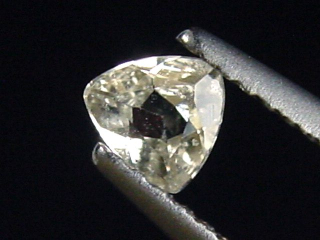 Topas 0,30 Ct. Trillion facettiert - Schneckenstein, Sachsen, Deutschland