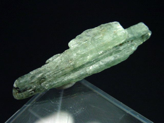 Kyanite / Disthen - 47 mm green crystal - Tanzania