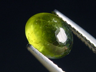 Vesuvianit / Idokras 1,79 Ct. Oval Cabochon Sri Lanka