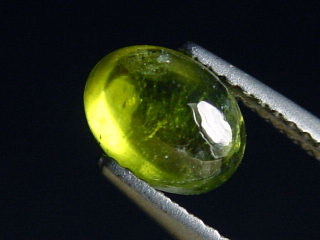Vesuvianit / Idokras 1,83 Ct. Oval Cabochon Sri Lanka