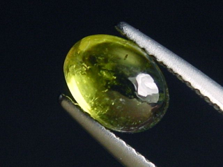 Vesuvianite / Idocrase 1,83 Ct. oval cabochon Sri Lanka