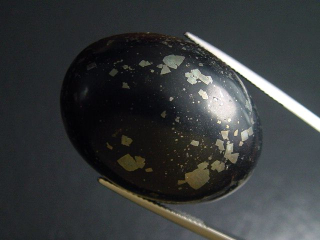 Pyrit in Schiefer 79,64 Ct. Cabochon geschliffen - Thüringen, D