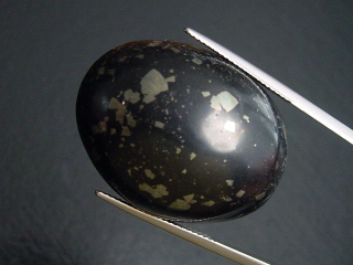 Pyrit in Schiefer 79,64 Ct. Cabochon geschliffen - Thüringen, D