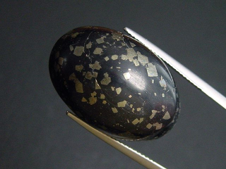 Pyrit in Schiefer 43,50 Ct. Cabochon geschliffen - Thüringen, D