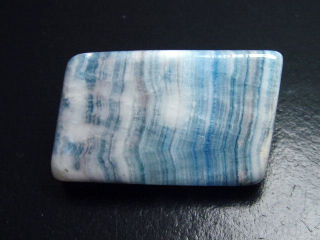 Scheelit 83,67 Ct. Cabochon feine blaue Bänderung Türkei