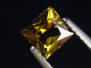 Dravit / brauner Turmalin 1,01 Ct. Carree 5 x 5 mm Brasilien