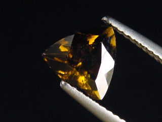Dravit / brauner Turmalin 1,82 Ct. Trillion 8 x 8 mm Brasilien