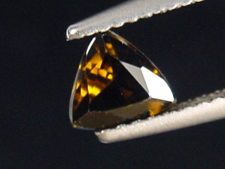 Dravit / brauner Turmalin 0,75 Ct. Trillion 6 x 5,5 mm Brasilien