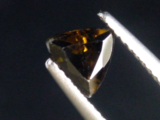 Dravit / brauner Turmalin 0,75 Ct. Trillion 6 x 5,5 mm Brasilien