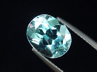 Topaz 4,47 Ct. fine sky blue treated oval
