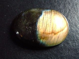 Labradorit 41,02 Ct. Oval Cabochon 29,5 x 21 mm Australien