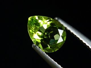 Peridot 1,26 Ct. apple green pear Sri Lanka