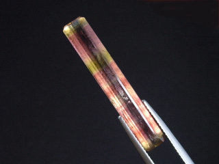 Turmalin 6,31 Ct. mehrfarbig mit feiner Zonierung 33 x 5,5 mm Oktagon Brasilien