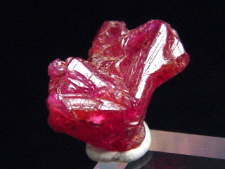 Rubin Kristall 10 mm intensives Rot - Tansania