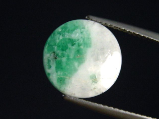 Preview: Smaragd in Albit 6,49 Ct. Rund Cabochon 12,5 mm Brasilien
