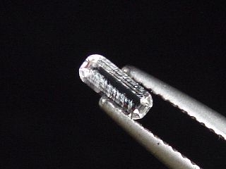 Natrolit 0,17 Ct. 6 mm Baguette geschliffen - Skardu, Gilgit, Pak.