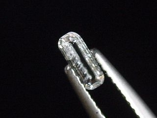 Natrolit 0,17 Ct. 6 mm Baguette geschliffen - Skardu, Gilgit, Pak.