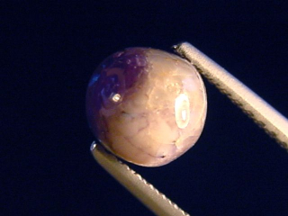 Alexandrite 2,03 Ct. cabochon colorchange Tanzania