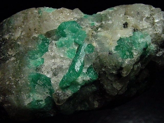 Smaragd Stufe 70 mm reich - Haramosh mtns., Gilgit, Pak.