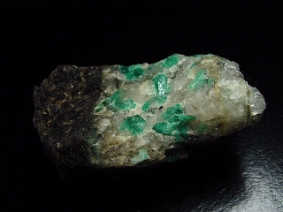 Smaragd Stufe 70 mm reich - Haramosh mtns., Gilgit, Pak.