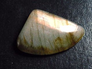 Labradorite 27,87 Ct. trillion cabochon 25 x 20 mm Australia