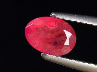 Preview: Pezzottaite 0,83 Ct. oval faceted - rare Madagascar