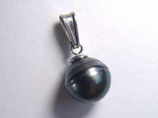 Tahitian pearl pendant - genuine 12 mm black pearl in 925 Silver